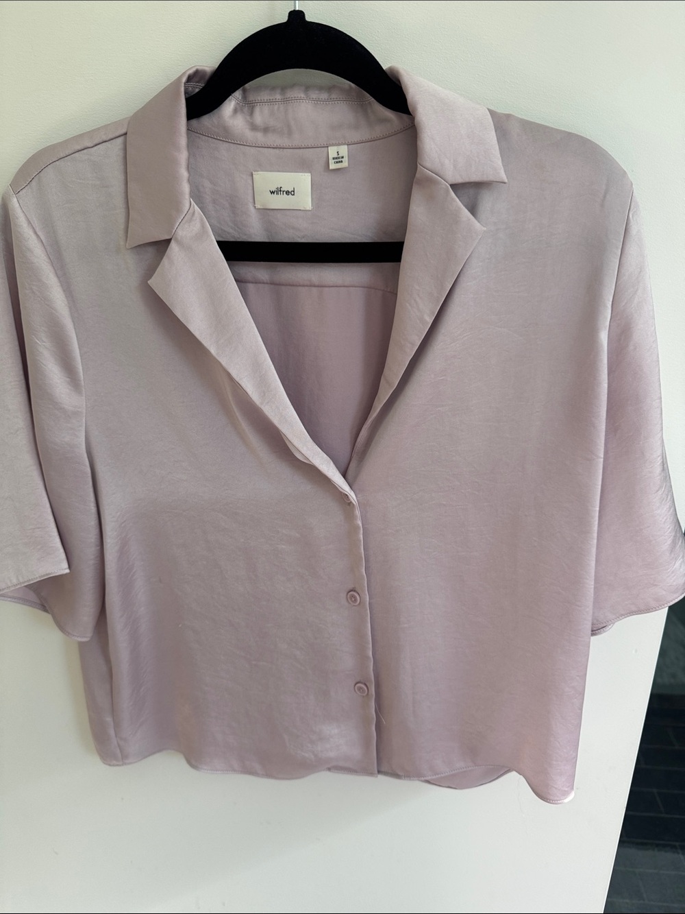 Aritzia Wilfred Pale Lavender Satin Short-Sleeve Button-Down Blouse
